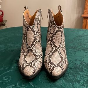 Indigo rd. Animal Print Ankle Boots Size 8.5